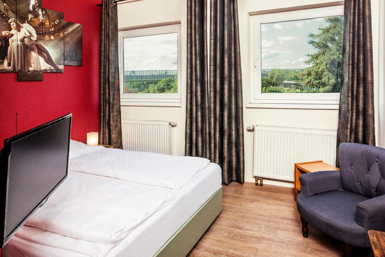Hotel Sleepinn Volkspark (Adults Only) Hamburg Exterior photo